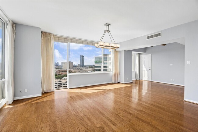 Building Photo - 15 Greenway Plz