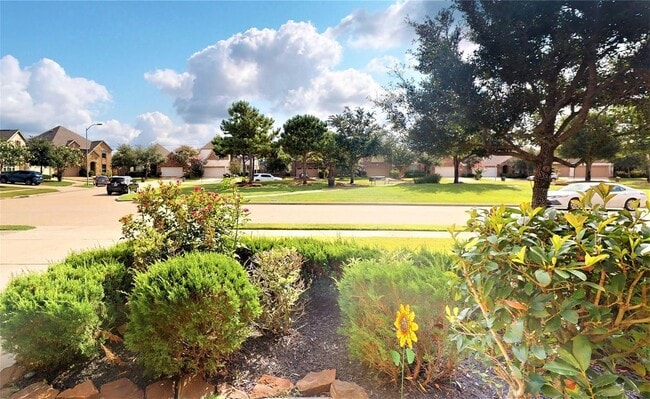 Primary Photo - 28511 Pleasant Forest Dr