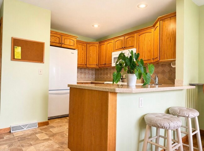 Building Photo - 209 Vivian Ln