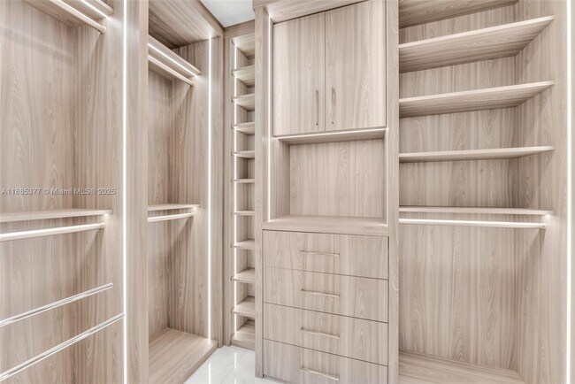 Building Photo - 480 NE 31st St