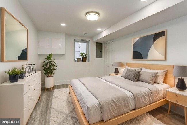 Building Photo - 638 G St NE