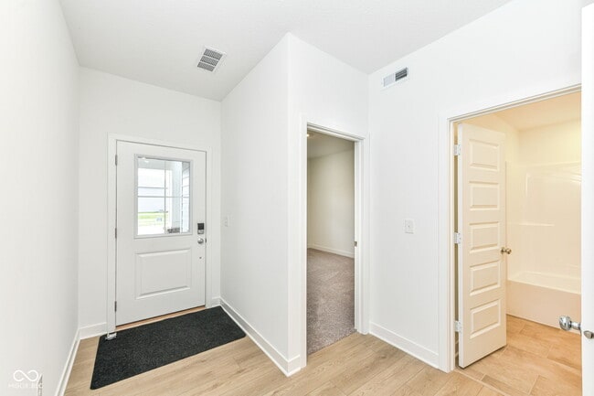 Building Photo - 16913 Sherwin Ct