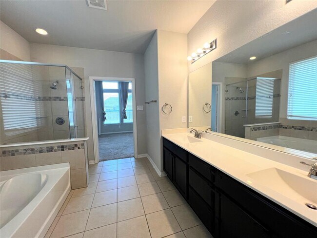 Building Photo - 613 Palmilla St