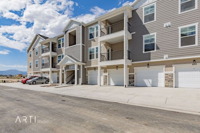 Building Photo - Top-Floor South-Facing Condo in Quail Hill...