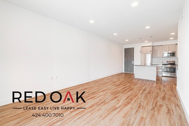 Building Photo - 453 S Kenmore Ave
