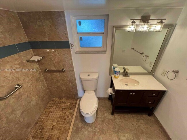 Building Photo - 3257 NE 13th St