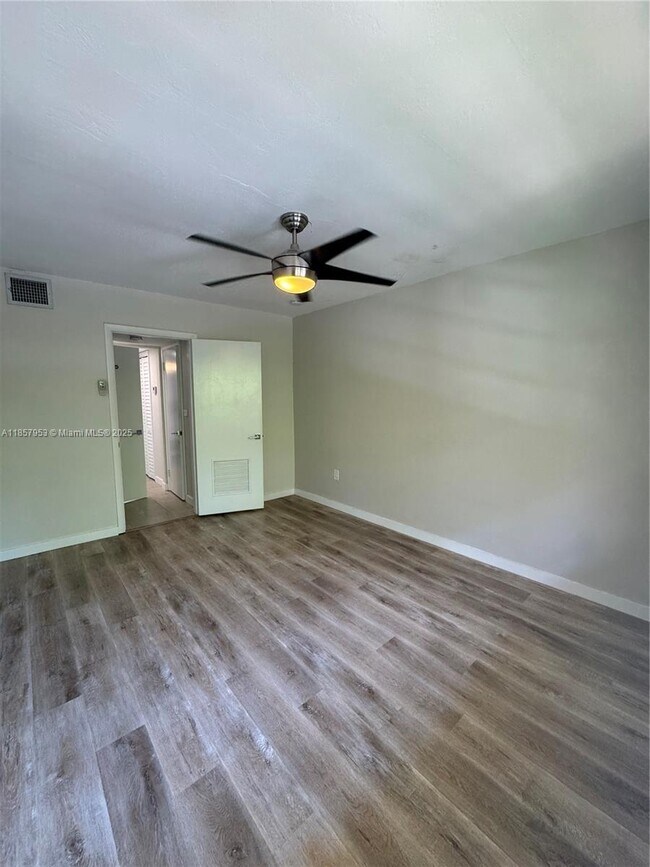 Building Photo - 115 Calabria Ave