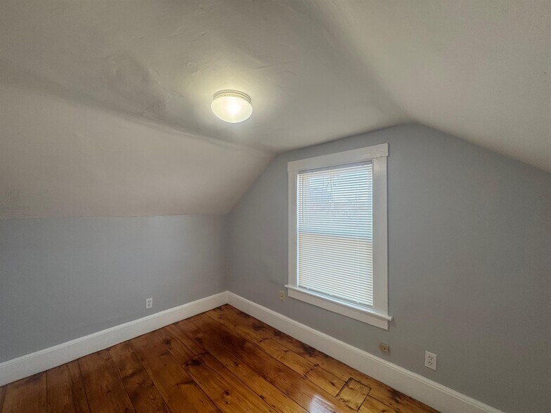 Building Photo - 516R Somerville Ave