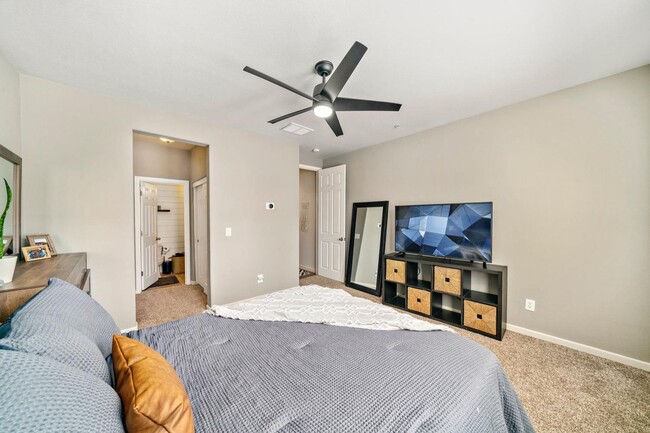 Building Photo - 8430 Crystal Walk Cir