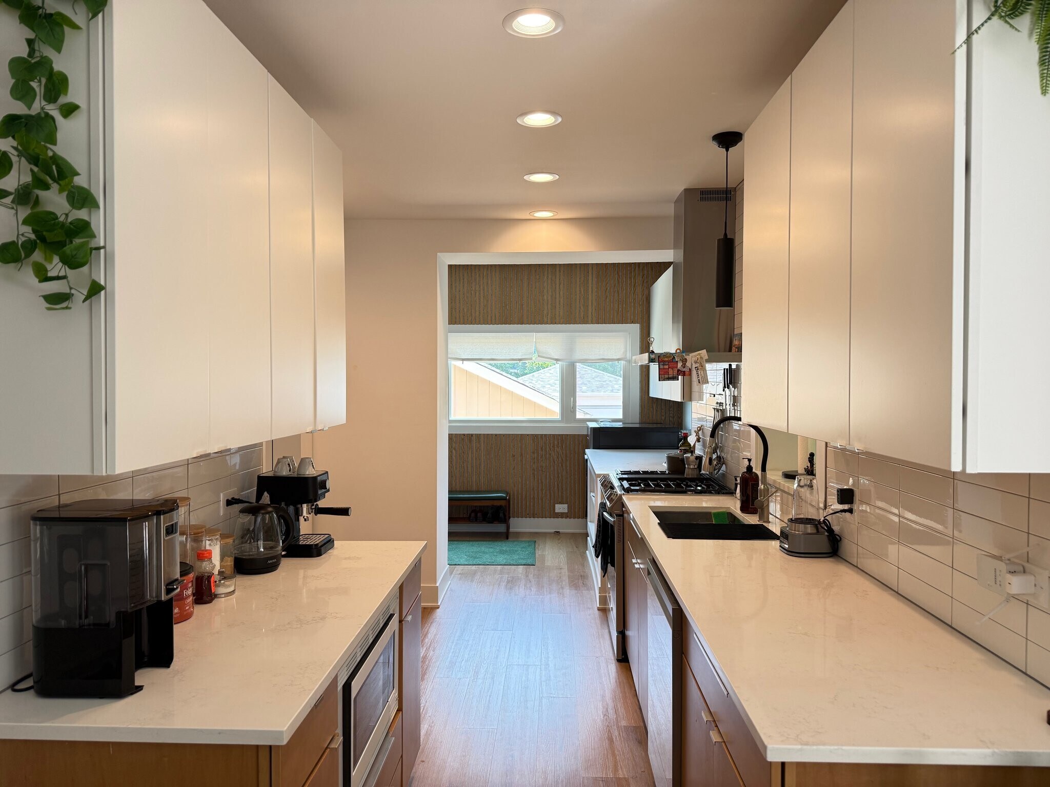 Building Photo - 6133 W Rosedale Ave