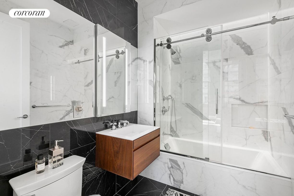 Building Photo - 55 Reade St