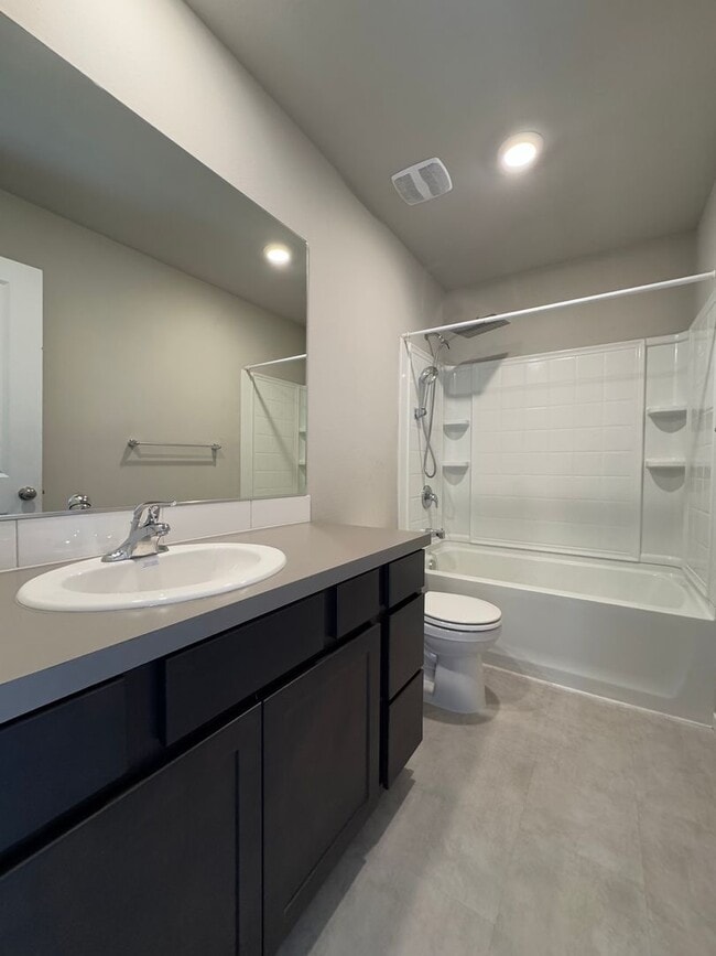 Building Photo - Spacious 4-Bedroom Home in a Great Neighborhood