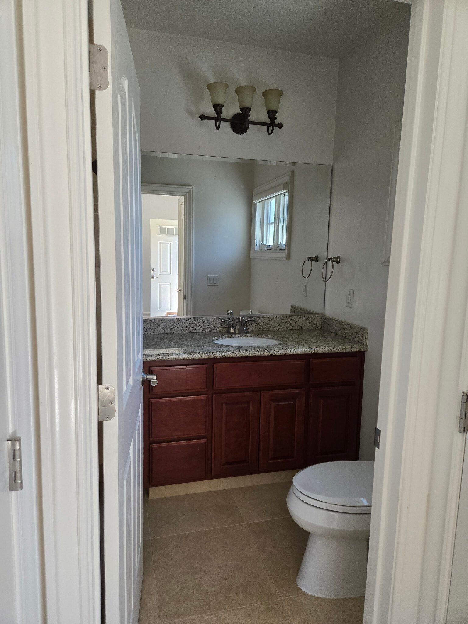 Building Photo - 1850 Kickapoo Ct