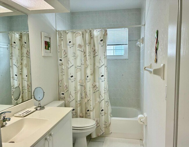 Building Photo - 1820 Waterford Dr