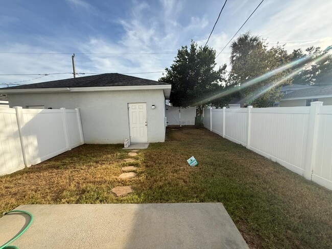 Building Photo - 2820 1st Ave S