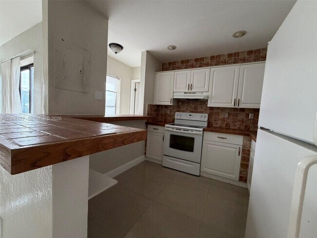 Building Photo - 17650 NW 68th Ave