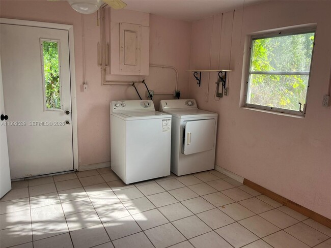 Building Photo - 1340 Piney Rd