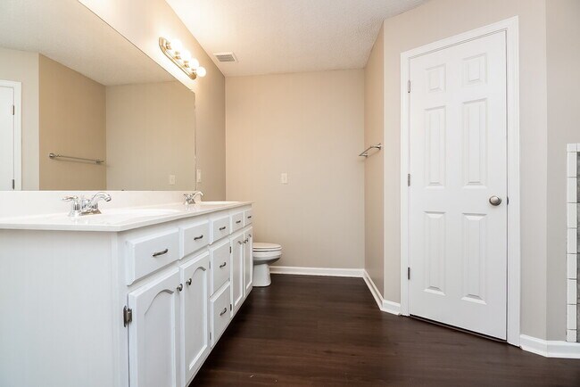 Building Photo - 1813 Cherry Creek Dr