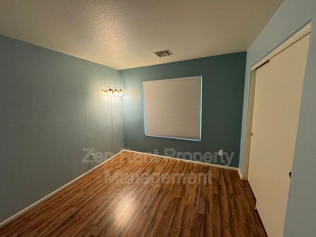 Building Photo - 39610 N Cumberland Dr