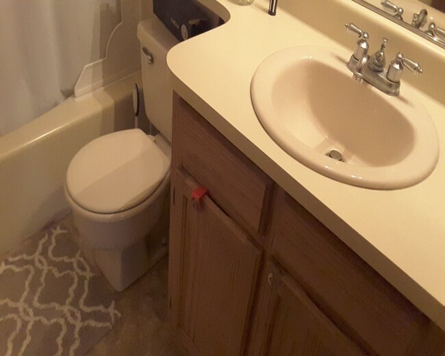 Building Photo - Charming 2BR/2BA Condo Near Lowry - AVAIL ...
