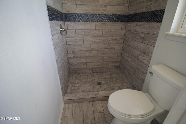 Building Photo - 351 Duanesburg St