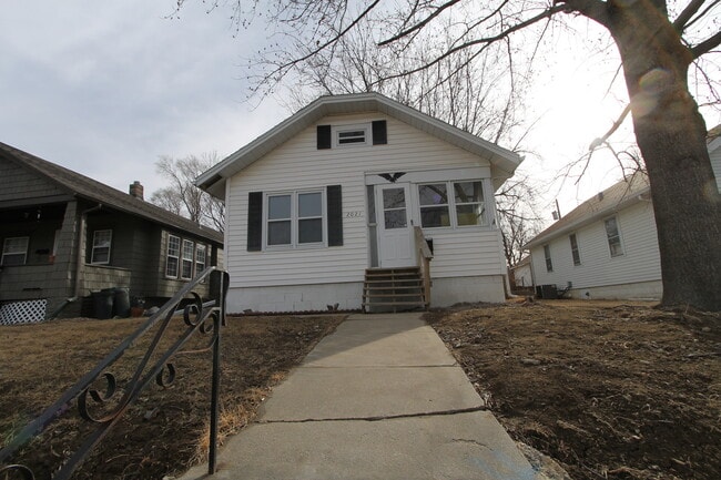 Building Photo - Beautiful House in The Benson Area! Large 2 car Garage!