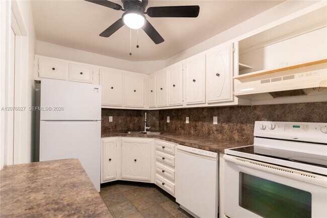 Building Photo - 3101 Oakland Shores Dr