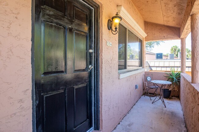 Building Photo - Adorable condo, waterfront view