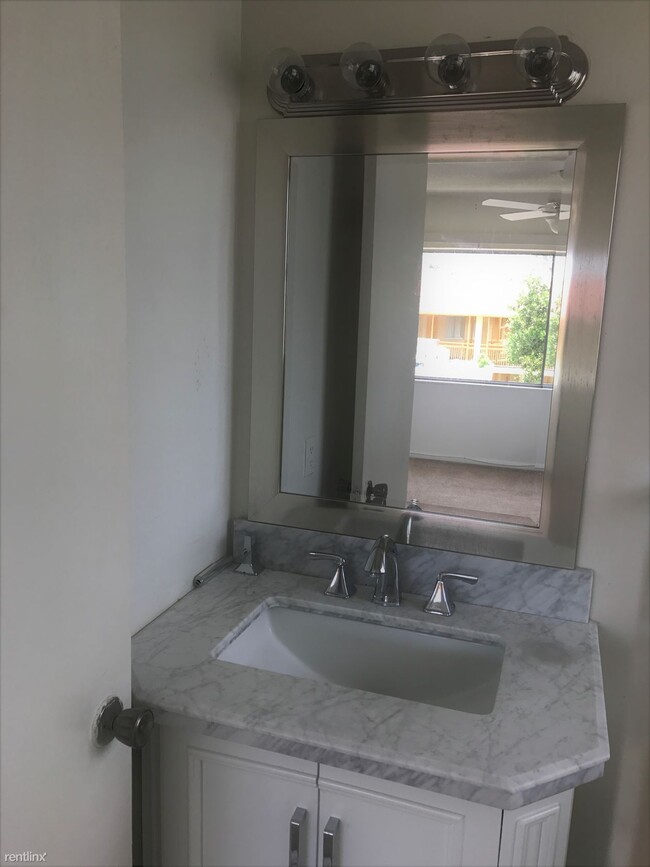 Building Photo - 2 br, 1.5 bath Condo - Imperial Point Gardens