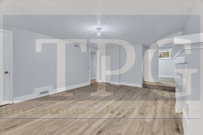 Building Photo - 9901 E Linwood Blvd