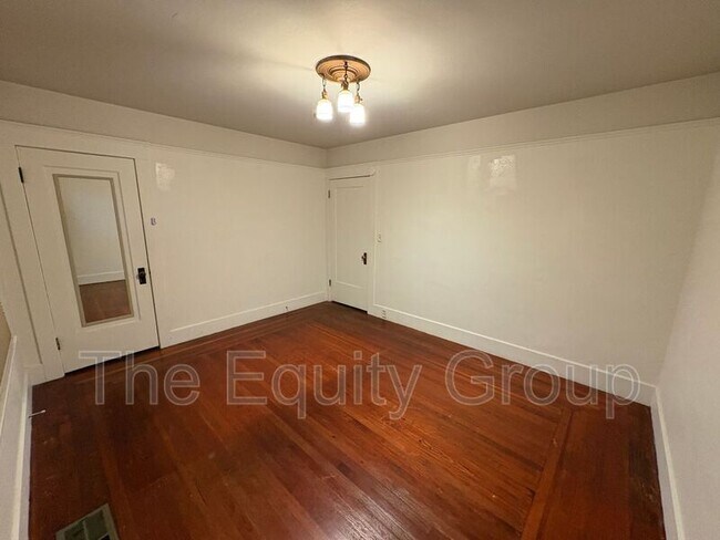 Building Photo - 820 S Court St