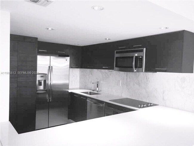 Building Photo - 1901 Brickell Ave