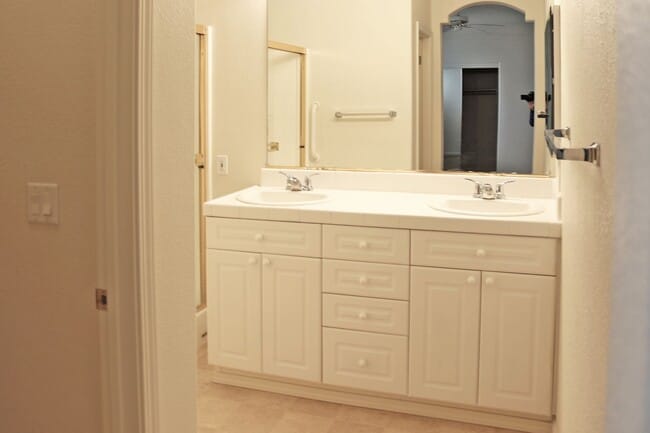 Building Photo - 3 Bedroom 2 Bathroom 1616 sq Ft in Wingfie...