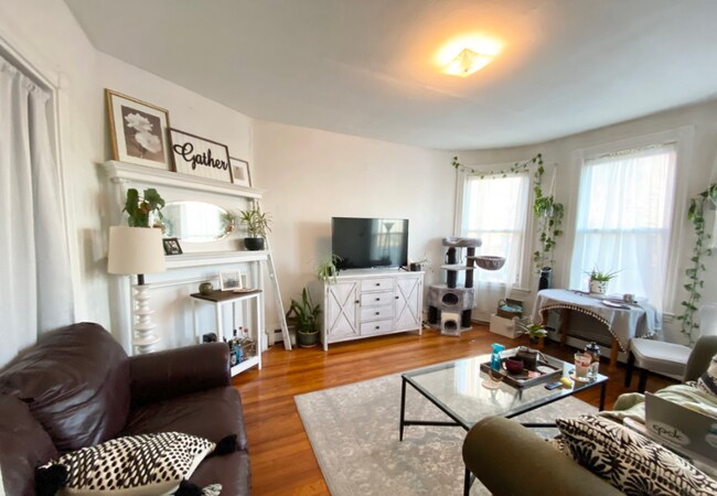 Building Photo - 1524 Tremont St