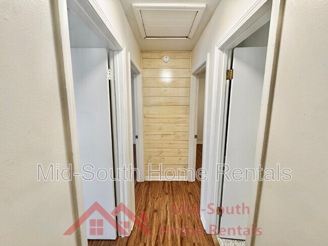 Building Photo - 1185 Deer Trail Ln
