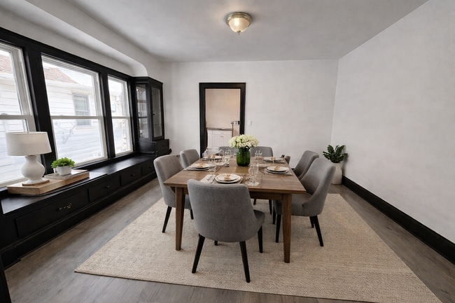 Building Photo - 3611 E 147th St