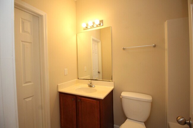 Building Photo - Walking distance to Downtown Sugar Hill!