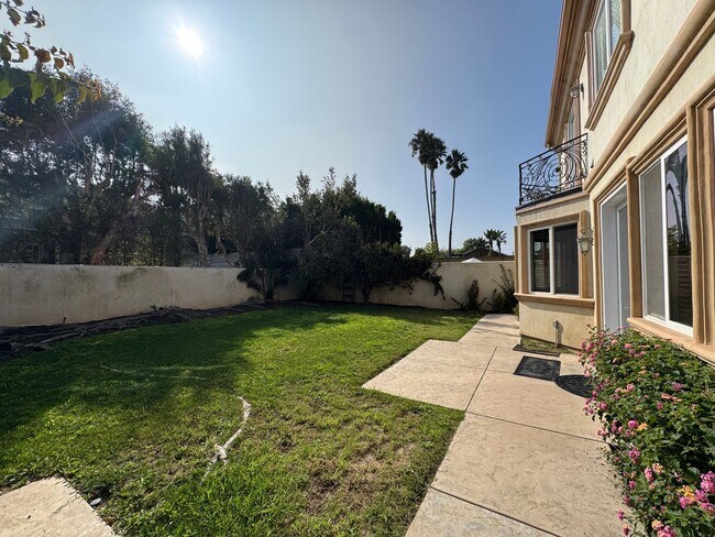 Building Photo - Lavish Estate Home w/4700sf+Central A/C & ...