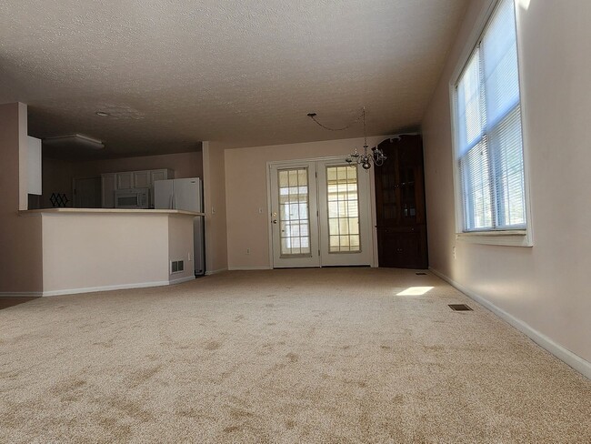 Building Photo - 3 spacious bedroom Condo in Lewis Center/P...