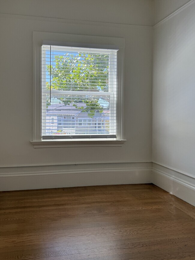 Building Photo - 4116 Adeline St