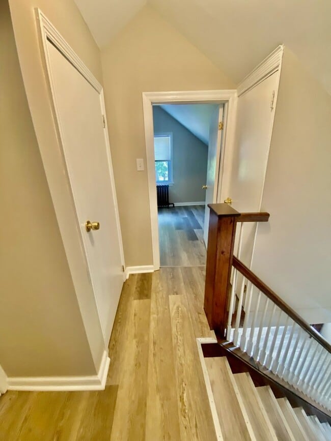 Building Photo - SPACIOUS 4 BED/2 BATH HOUSE-Luxury Vinyl F...