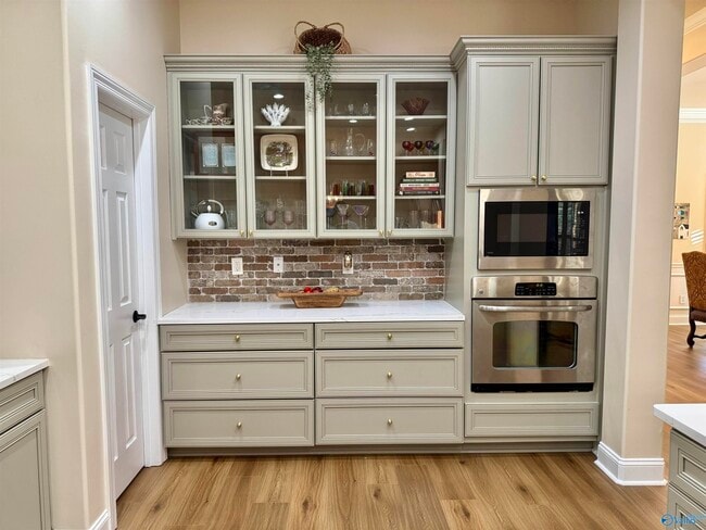 Building Photo - 1024 Split Rock Cove