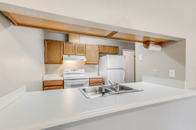 Building Photo - Upgraded 2x2 in great location AVAILABLE NOW