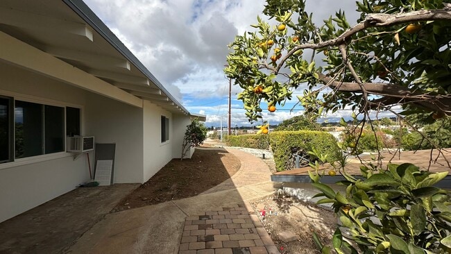 Building Photo - Remodeled 3 bd in Vista with large garage