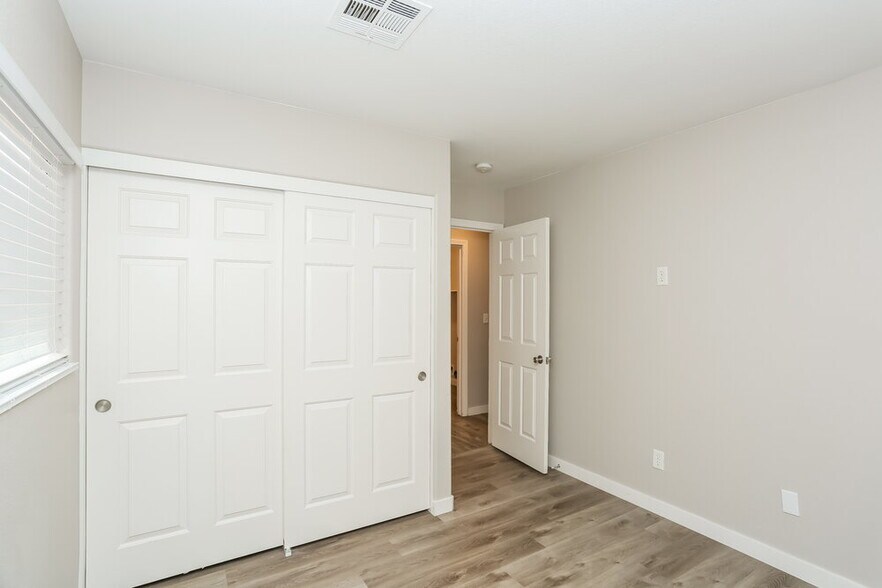 Building Photo - 5036 Ironhorse Ranch Ave