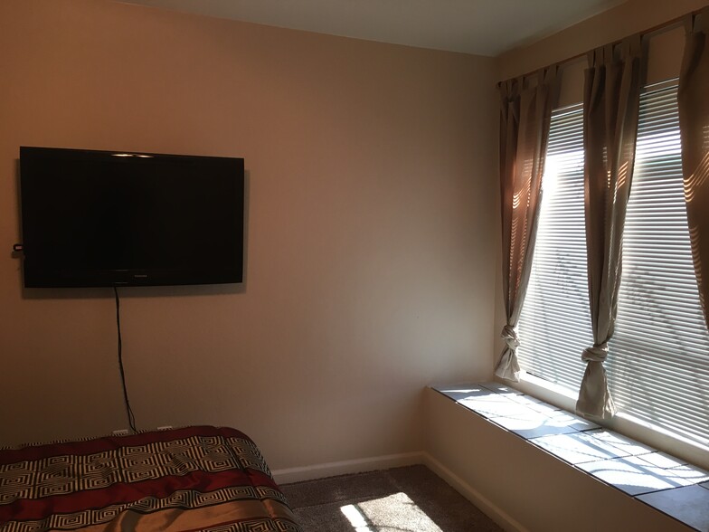 Guest Room View 1 - 6374 N Willowhaven Dr