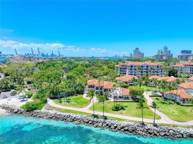 Building Photo - 15212 Fisher Island Dr