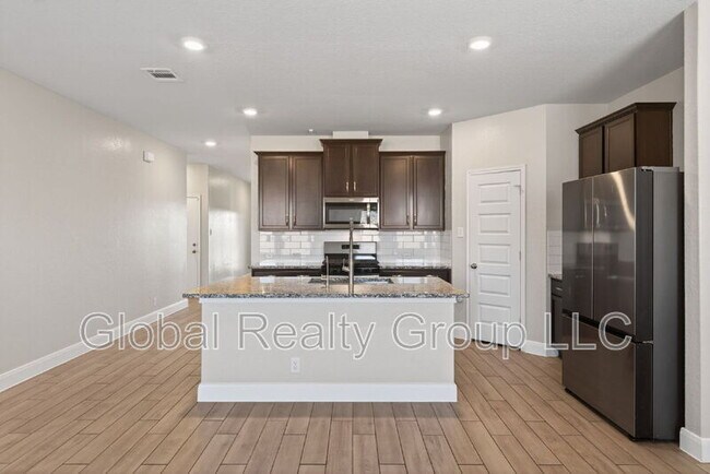 Building Photo - 402 Singing Brk