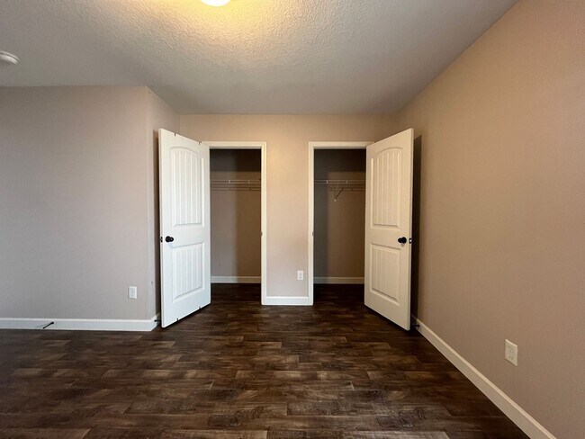 Building Photo - Adorable 3/2 Ready To Move In Now!