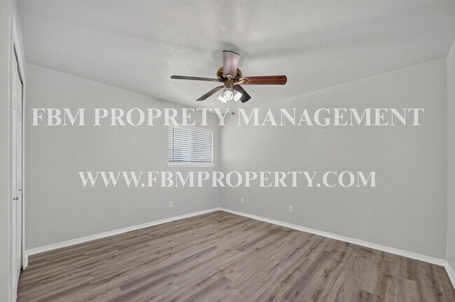 Building Photo - 407 Woodhurst Dr